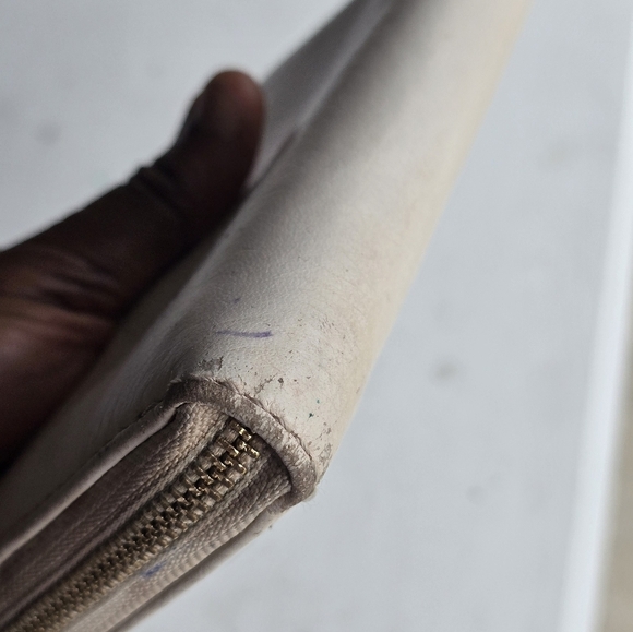 Michael Kors Wallet Womens White Gold Zip Around Logo Good Condition Flaw - Picture 11 of 13